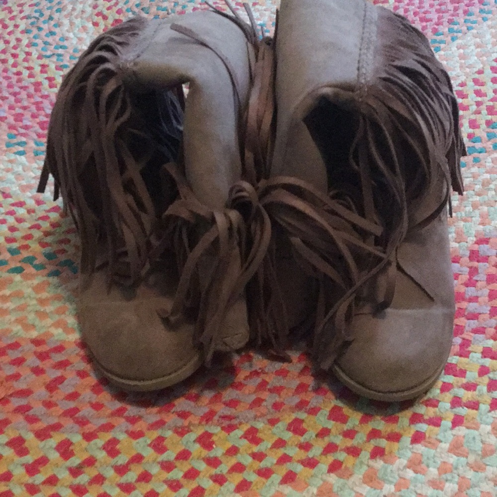 Boots - Picture 3 of 4